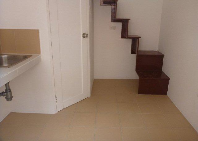 Toilet, Kitchenette, Staircase